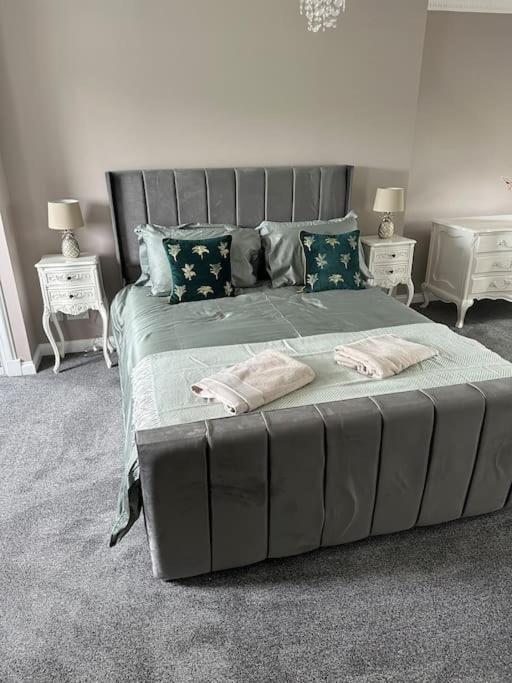 Cameron Coach House Modern Property In Murrayfield エディンバラ エクステリア 写真